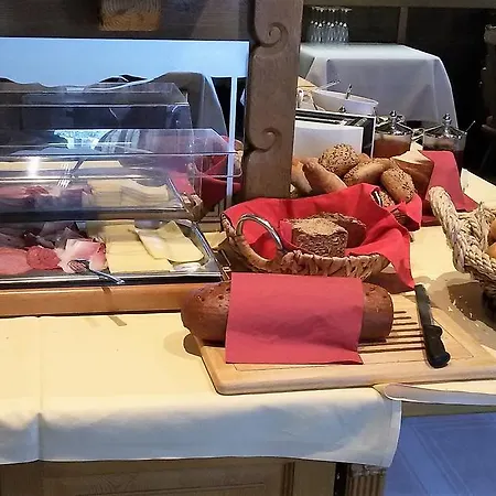 佩施特尔体育酒店 3* 莱尔莫斯